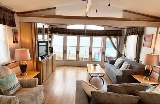 ELCO BEACHFRONT Piece of Heaven - Beautiful Premium Cottage