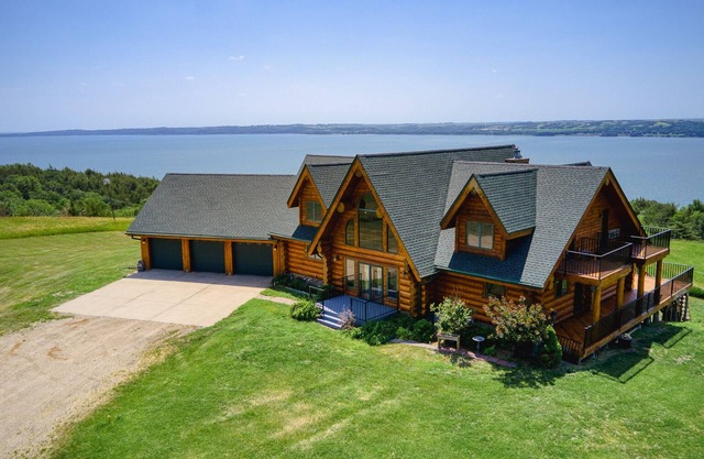 Eldorado Lodge. Luxurious House Overlooking Lewis & Clark Lake. 40 Acres=Privacy