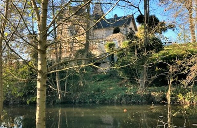 ELEGANT 19TH-CENTURY HOUSE 5/6 BDR./14 PERS./RIVERFRONT./SAUNA/BABYF