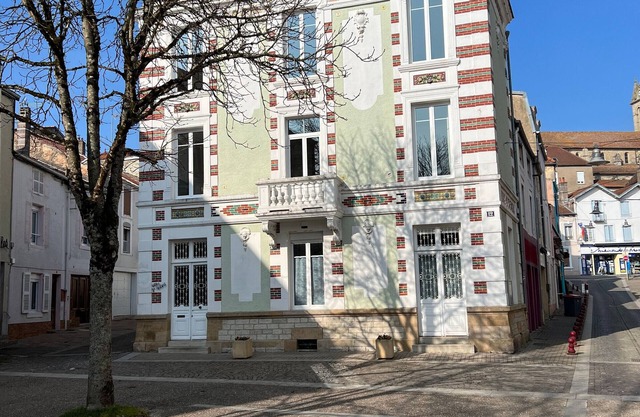 Elegant 3-Star Apartment with Rooftop Terrace, Near Thermal Baths in Bourbonne-les-Bains