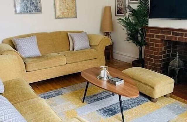 Elegant 3BD Edwardian Home Warminster