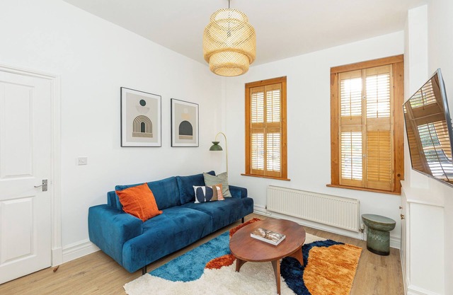 Elegant 4BR 3-Storey Townhouse in Lively Deptford