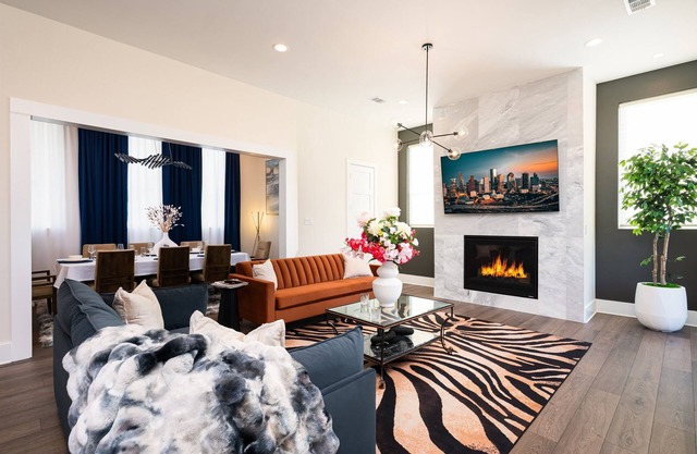 Elegant 4BR in Heart of Houston w Rooftop & Grill