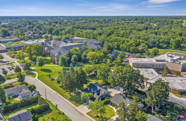Elegant 4BR Retreat + Jacuzzi