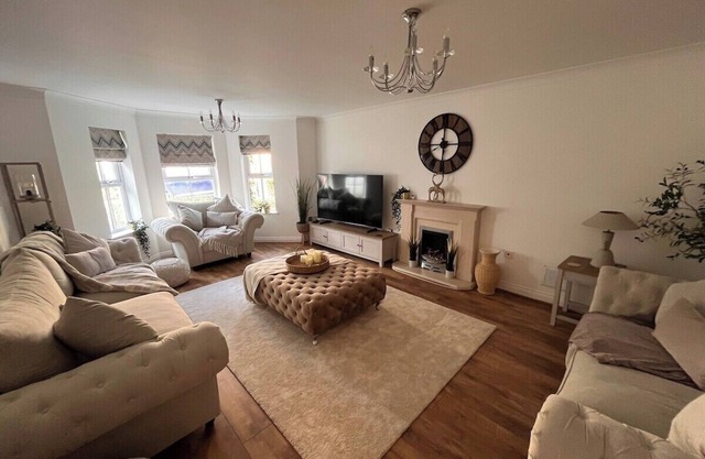 Elegant 5 bed 4.5 bath gated community home with conservatory