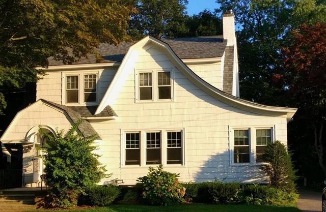 ELEGANT AND RELAXING BEACH GETAWAY, STEPS FROM THE WATER