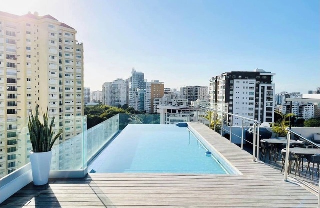 Elegant apartment with pool and gym