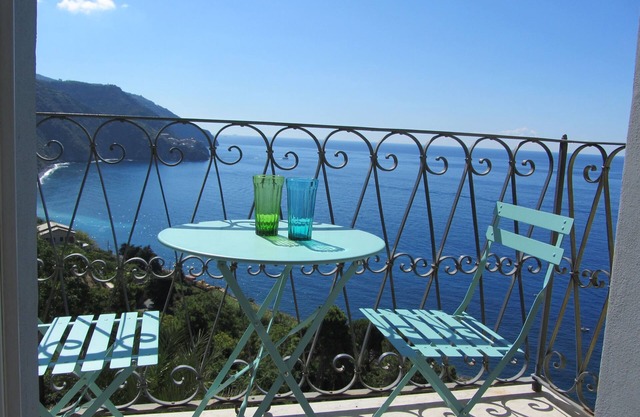 ELEGANT APARTMENT WITH EXTRAORDINARY SEA VIEW IN THE HEART OF THE FIVE LANDS
