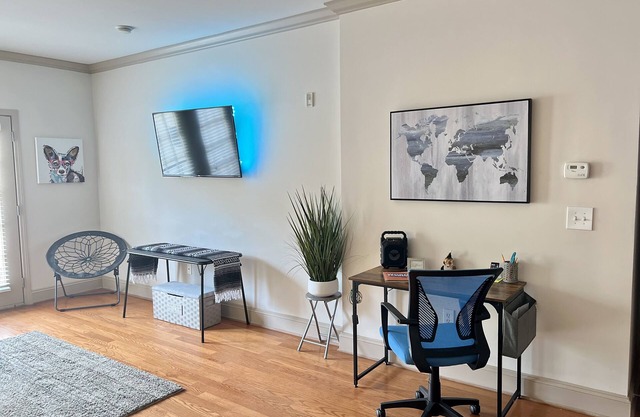 Elegant Apt w/Free Parking Ideal For Long Stays!