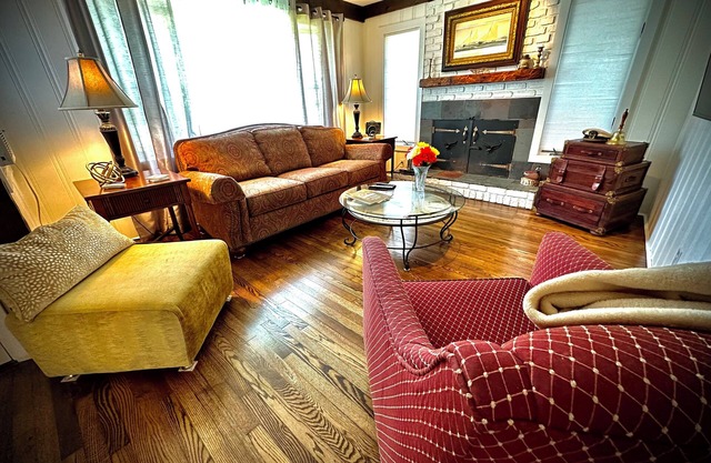 Elegant bay view stay.