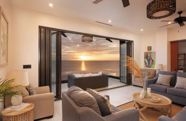 Elegant Beach-View Villa with Pool Perfect for Families Seeking Relaxation