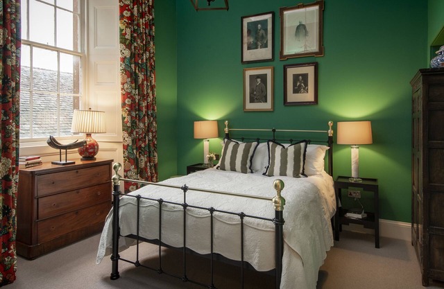 Elegant castle apartment for six people