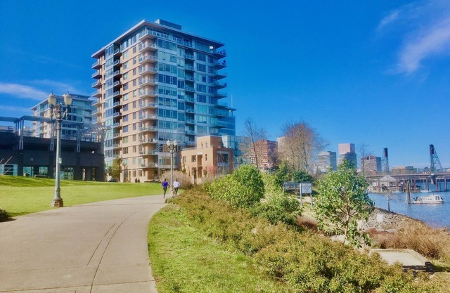 Elegant Condo at Portland Downtown Riverfront