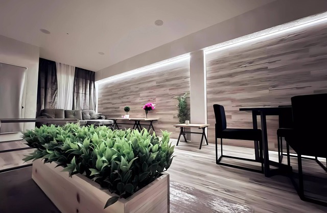 “Elegant Condo Steps from Americana”