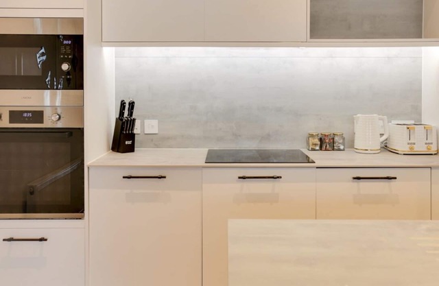Elegant & Cozy 1BR City Centre Nr Cliffs Pavillion by Luxiety Stays