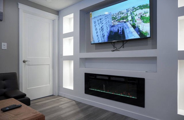 Elegant Family Suite by Stadium, Airport, Shopping
