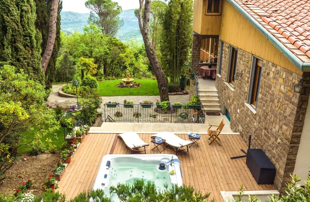 Elegant Florence Villa: Spa & Panoramic Views with Gym, Jacuzzi and Gardens
