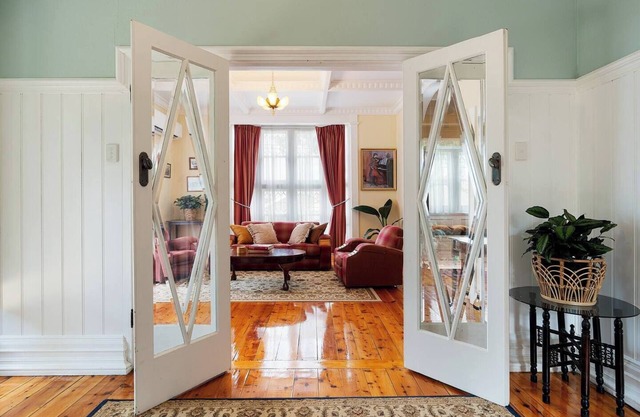 Elegant Goldfields Retreat | Spa Bath & Privacy
