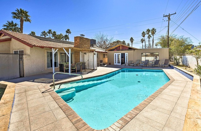 Elegant Home w/Pool Table: 3 Mi to Vegas Strip!