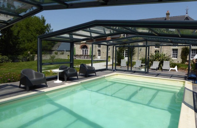 Elegant house 14 ppl, private pool, WiFi, billiards