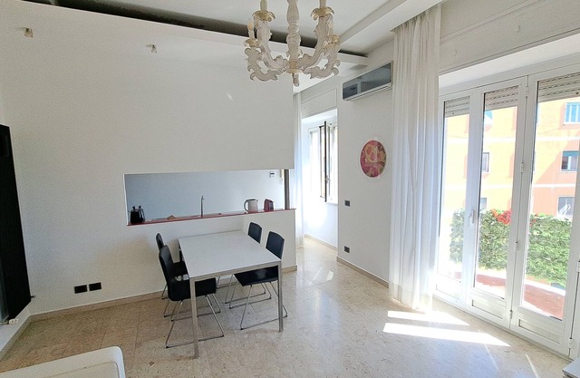 Elegant Lattanzio Vatican Apartment