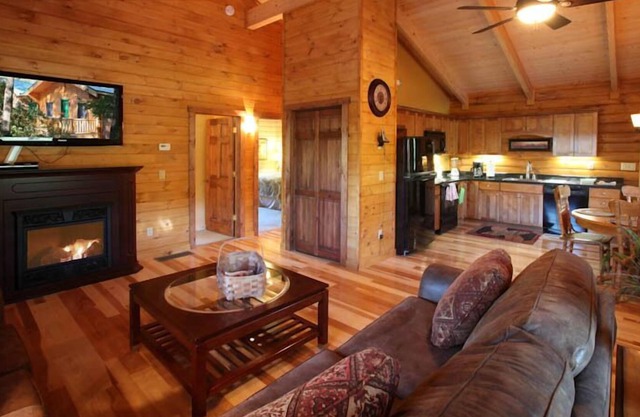 Elegant Log Home in the Catskill Region min from Belleayre/Plattekill ski resort
