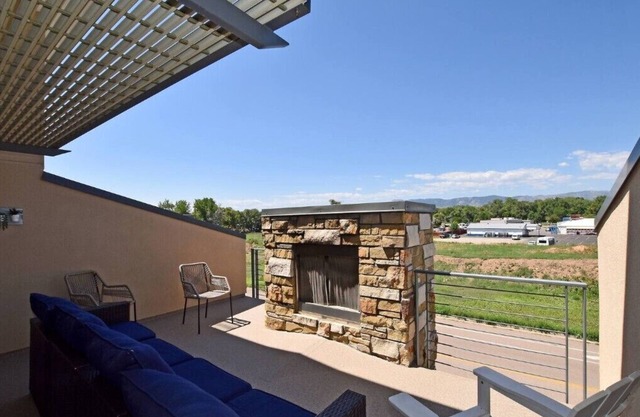Elegant Mountain Haven | King Bed & Fireplaces
