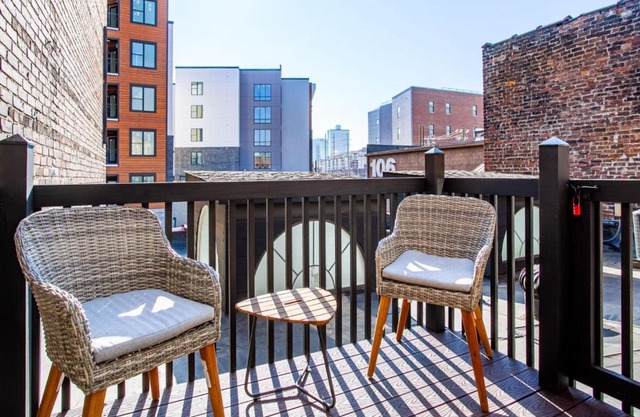 Elegant Old City Loft - Downtown