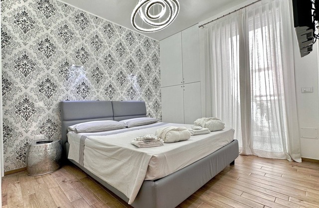 Elegant renovated apartment in the center of town, a few steps from the beach