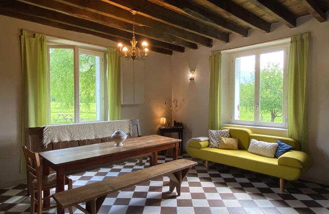 Elegant retro cottage at the foot of the mountains, stove, WIFI, + view