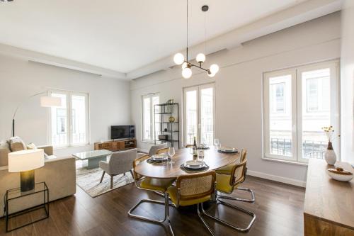 Elegant & Sophisticated Campo Ourique by GT House