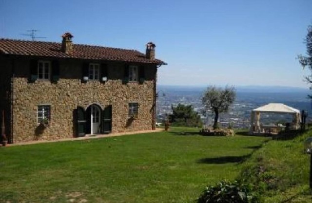 Elegant Villa near Lucca with big and panoramic garden and private pool