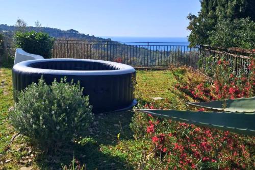 Elegante villa panoramica con giardino e idromassaggio a 10 minuti dal mare