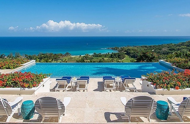 Elegantly Appointed Villa with Panoramic Sea Views, Landscaped Gardens, Private 50ft Infinity Pool!