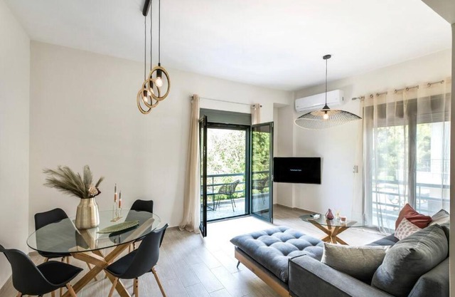 Eleusis Suites Β