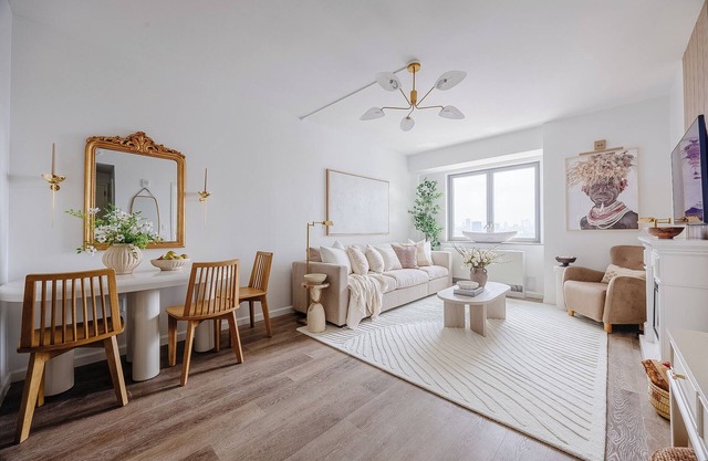 Elevated City Views: Modern & Stylish Retreat near Times Square