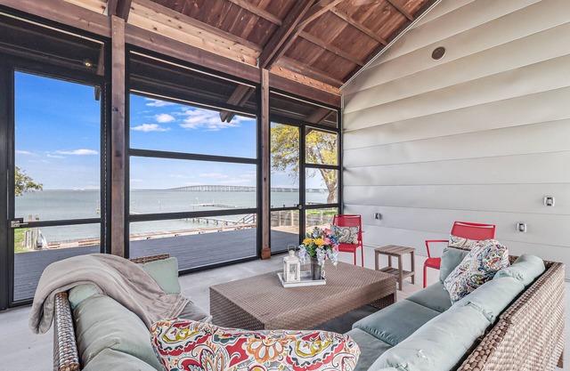 Elite 1 bedroom waterfront home. Spacious screened in porch and pier!