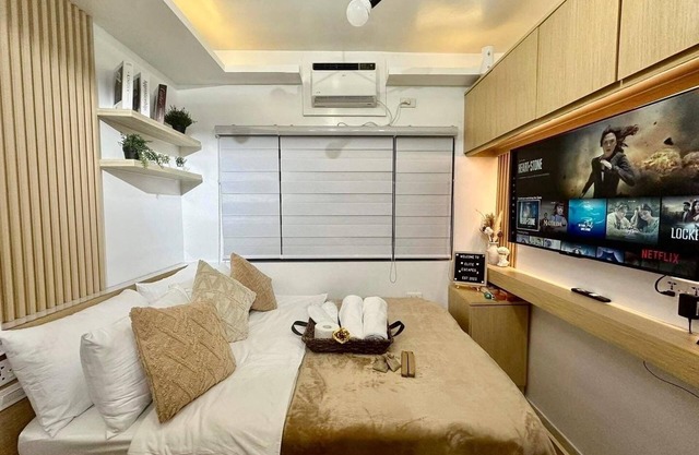 Elite Escapes/staycation in Alabang with High speed WIFI up to 200mbps +Netflix