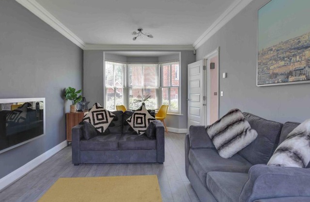 Elizabeth II Five Bedroom Spacious Home