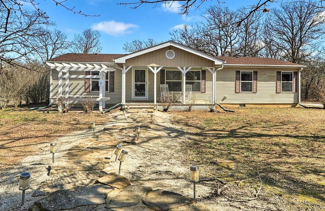 Elk City Cabin w/ Deck & Gas Grill!