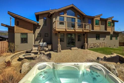 Elk Point Paradise - AC - Hot Tub - Pool Table