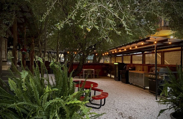 Ella's Guest Lodge, Exclusive Private Riverfront @Vacation Frio River