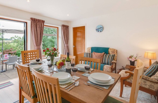 Ellencroft - Three Bedroom House, Sleeps 6