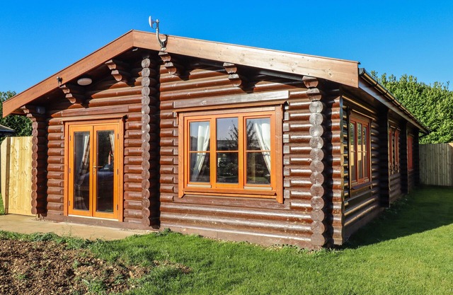 ELM LODGE, family friendly, with pool in Greetham, Rutland