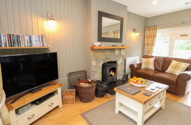 ELM, pet friendly, luxury holiday cottage in Newtonmore