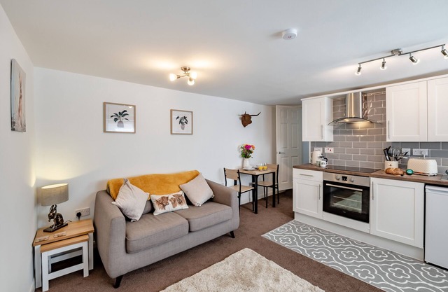 Elmsleigh Nook - One Bedroom House, Sleeps 2