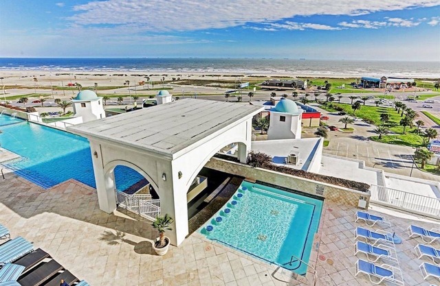 Emerald By the Sea #813, Beautiful Gulf View, Luxury Hi Rise 2 Bedroom Condo