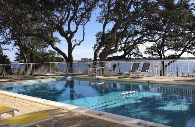 Emerald Escape Too 30 day winter rates available (please inquire)
