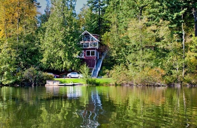 Emerald Lake Chalet - WE HAVE WATER LILIES!