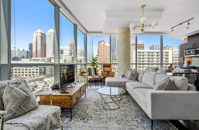 Emerald | Skyline View | UG Park | Pets | King Bed